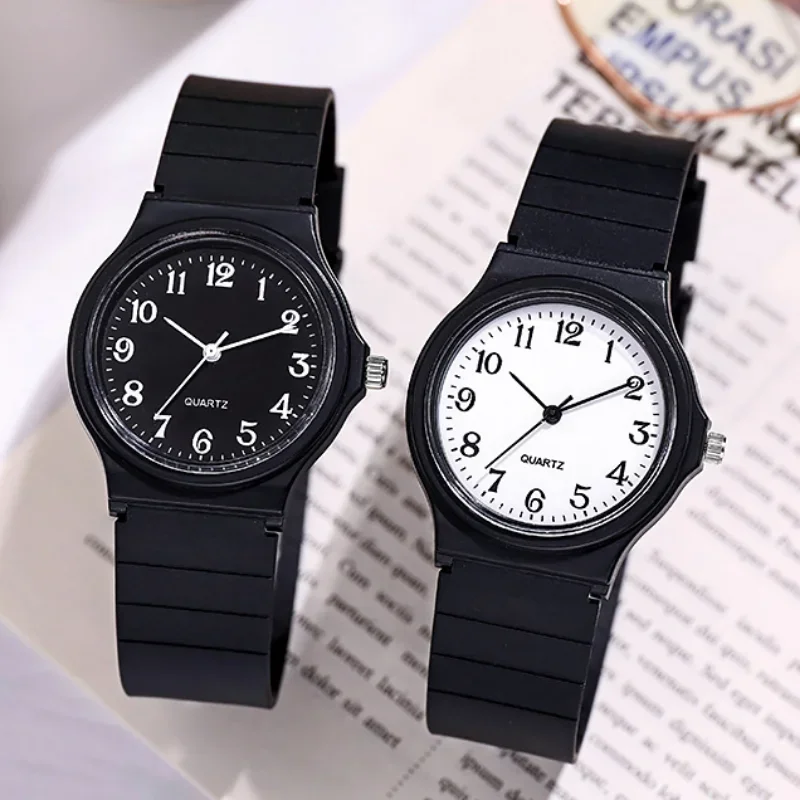 Luxury Watch With Rubber Strap - Orologio al quarzo di marca semplice