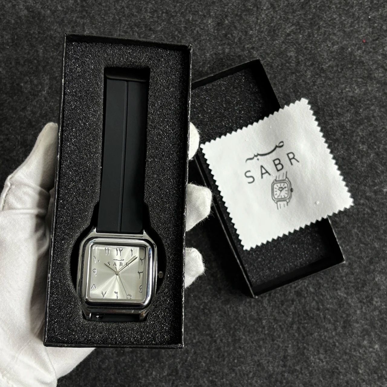 Luxury Watch With Rubber Strap - SABR Orologio con numeri arabi Orologio